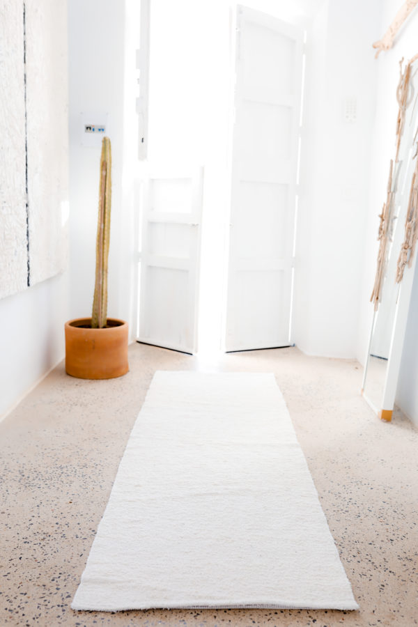 Couloir-intemporel-blanc-scaled.jpg